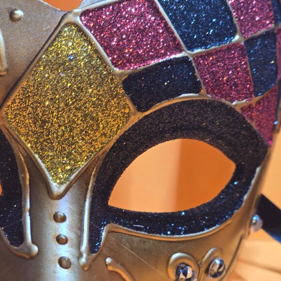 The Checkered Phantom Gold or Silver - Picture 10 of 12